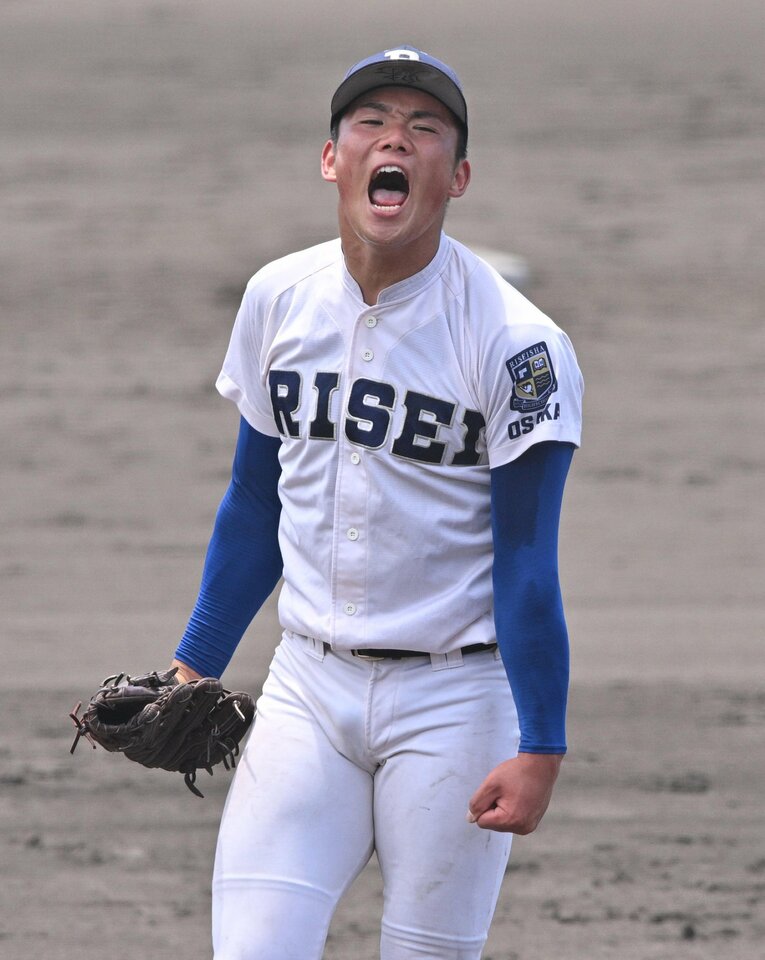 大阪桐蔭を3安打完封…勝利の瞬間に雄叫びを上げる履正社・福田幸之介（180cm・83kg）　©Sankei Shimbun