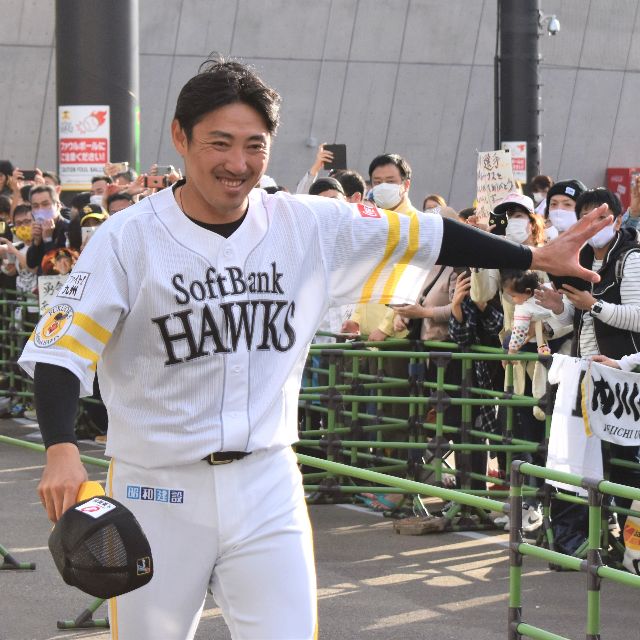 <ホークス記者が明かす>内川聖一「チャンスをもらえなかった」発言の真相 ヤクルト移籍の決め手は“恩人”