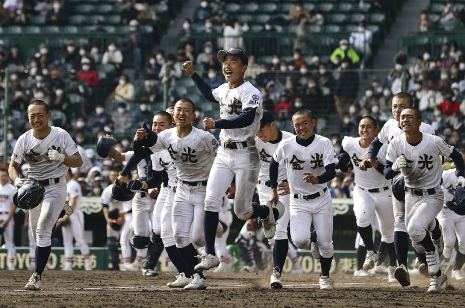 《ライバル大阪桐蔭が優勝》金光大阪の“助っ人コーチ”、元中日“最多勝2回”右腕・吉見一起は甲子園をどう見た?「夏はその差が縮まっている」<Number Web> photograph by KYODO
