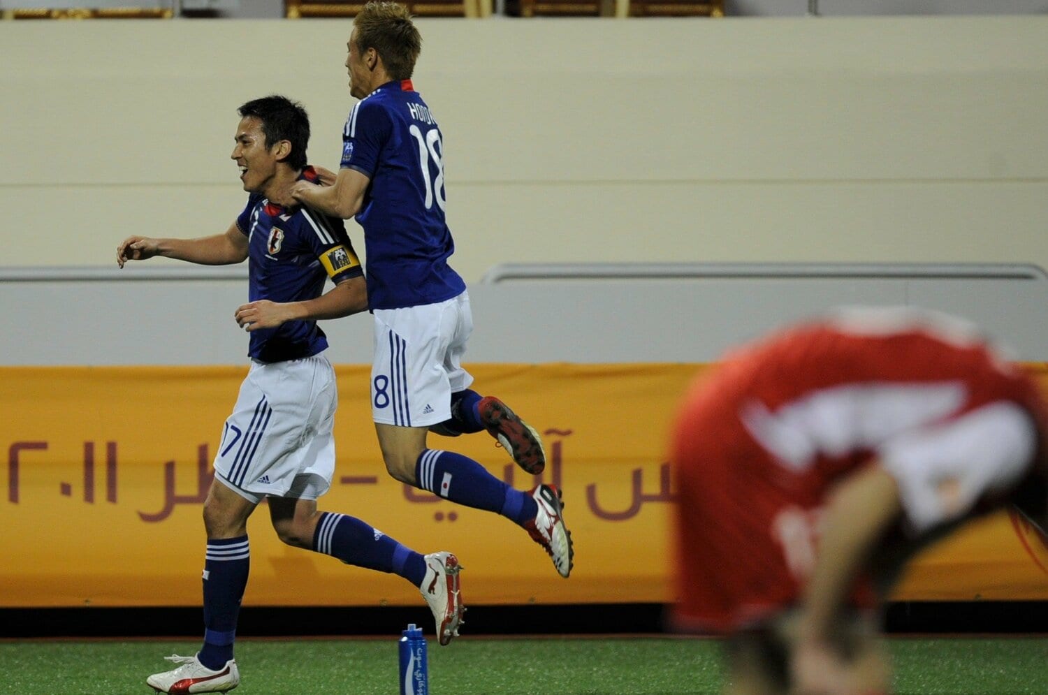 2011年アジア杯、本田圭佑とともに喜ぶ　©Takuya Sugiyama