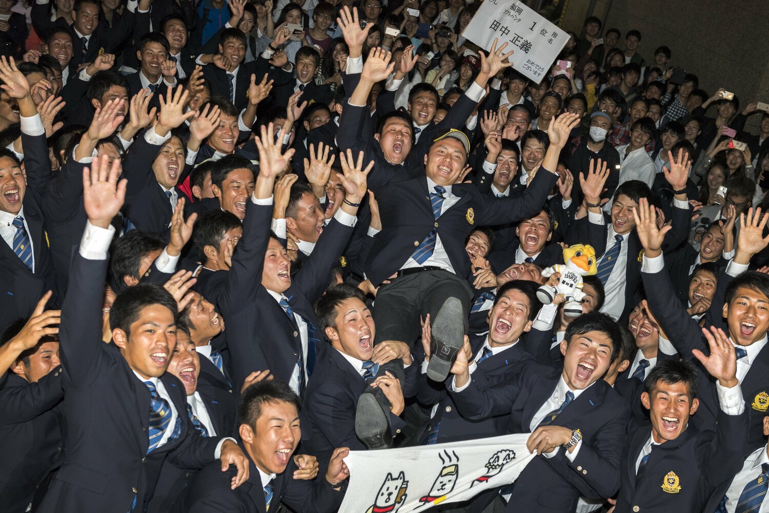 創価大・田中正義（現・日本ハム）には5球団が競合するなど、投手に人気が集中した2016年ドラフト　©︎BUNGEI SHUNJU