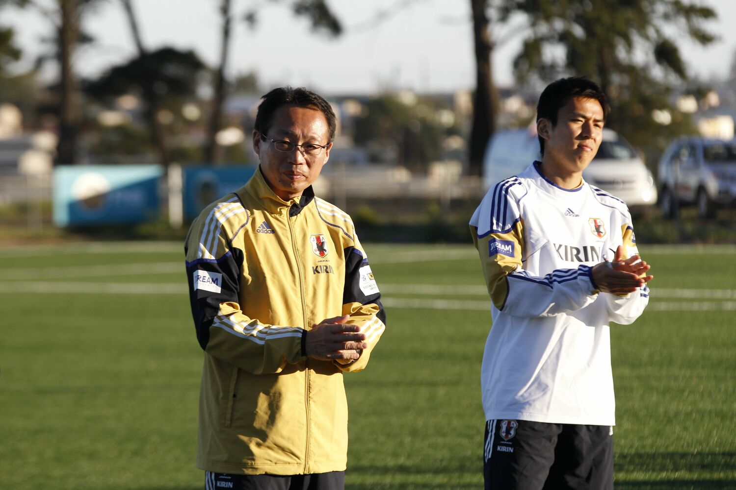 南アフリカＷ杯直前に岡田監督からキャプテンに抜擢された長谷部。合宿地の©JMPA