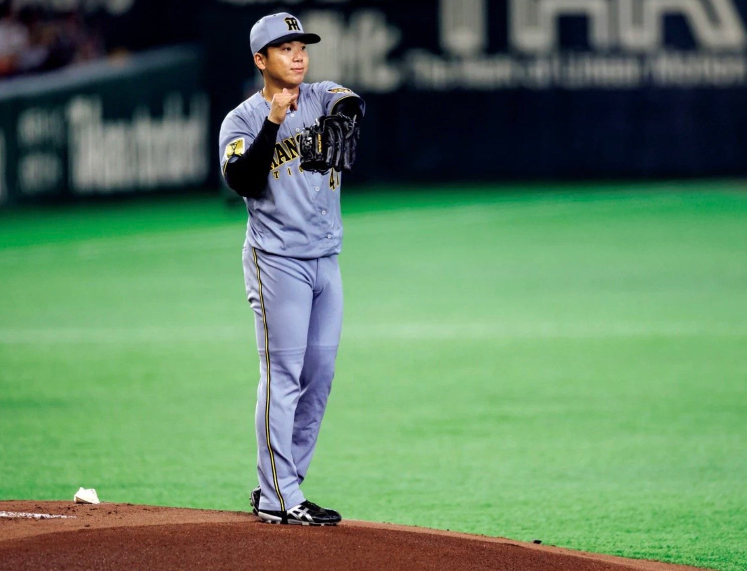 村上頌樹（むらかみ・しょうき）1988年6月25日生、兵庫県出身。智辯学園高から東洋大を経て、'21年にドラフト5位で阪神入団。'23年に10勝を挙げ、セ・リーグ史上初となる新人王＆MVPをW受賞し、最優秀防御率（1.75）も記録。'25年は14勝4敗で最多勝、奪三振王（144）にも輝いた。175cm、84kg　©Kiichi Matsumoto