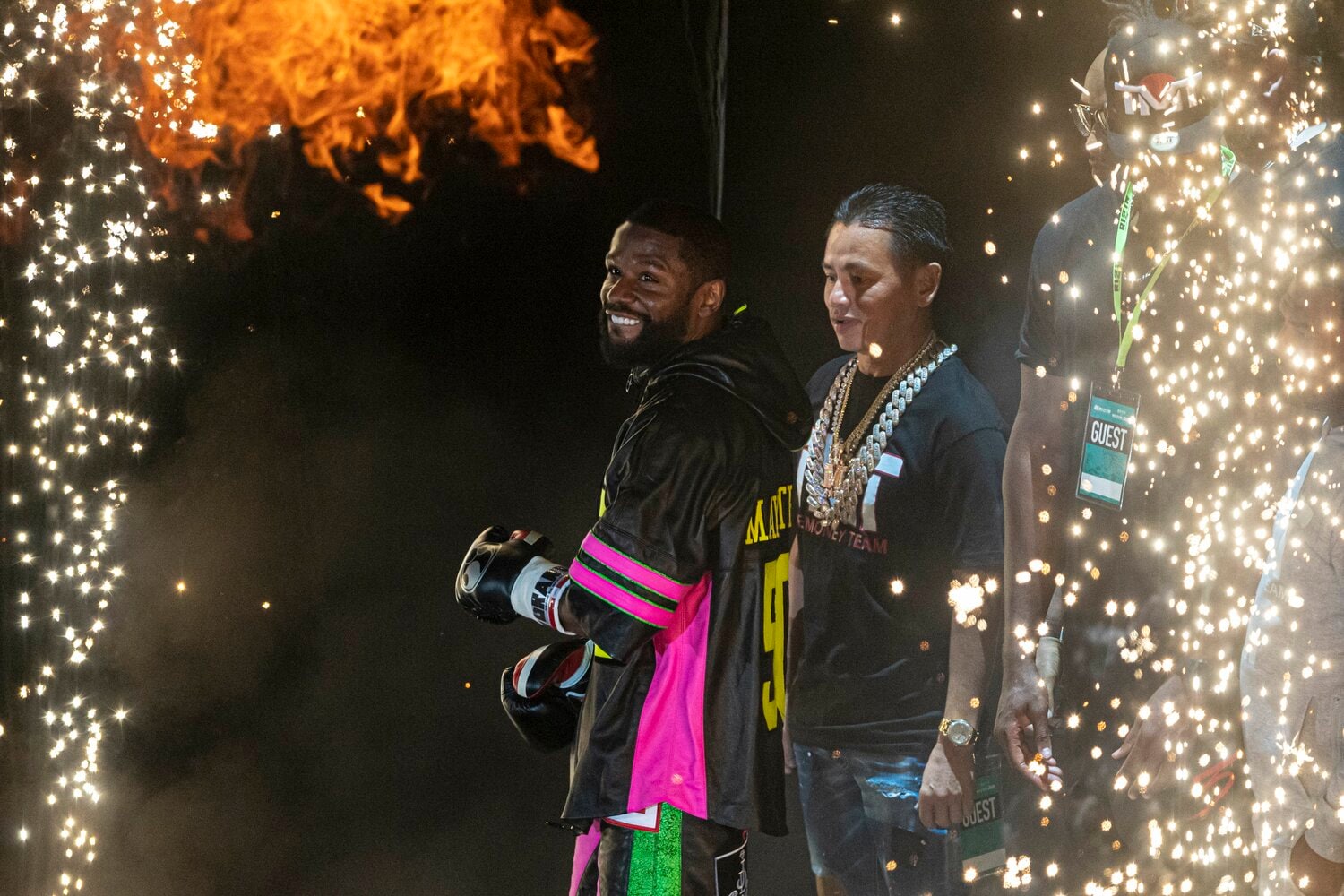 笑顔で入場したメイウェザー ©Takuya Sugiyama