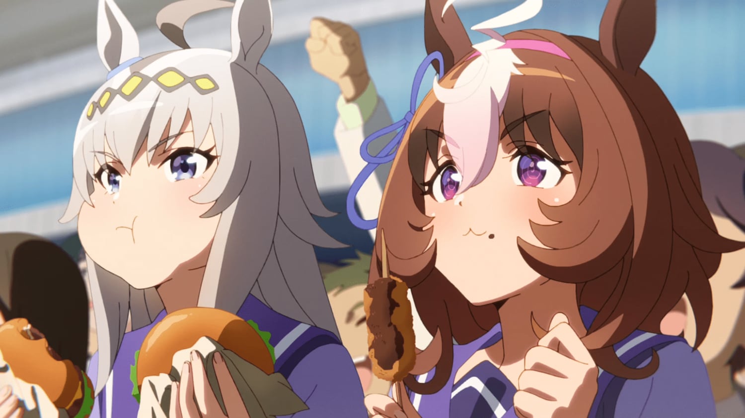 オグリキャップ（左）とメイショウドトウは食事をしながら応援。作中ではテイエムオペラオーと関わりの多かった2人　©Cygames, Inc.