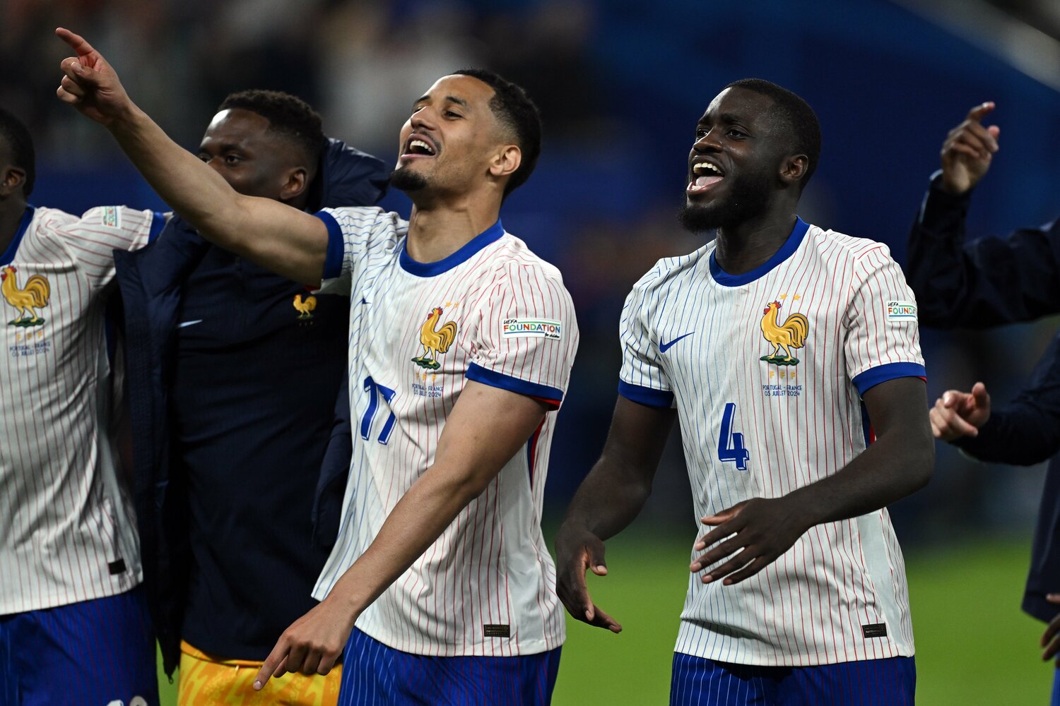 ポルトガルに勝利して大喜びのサリバとウパメカノ ©Getty Images