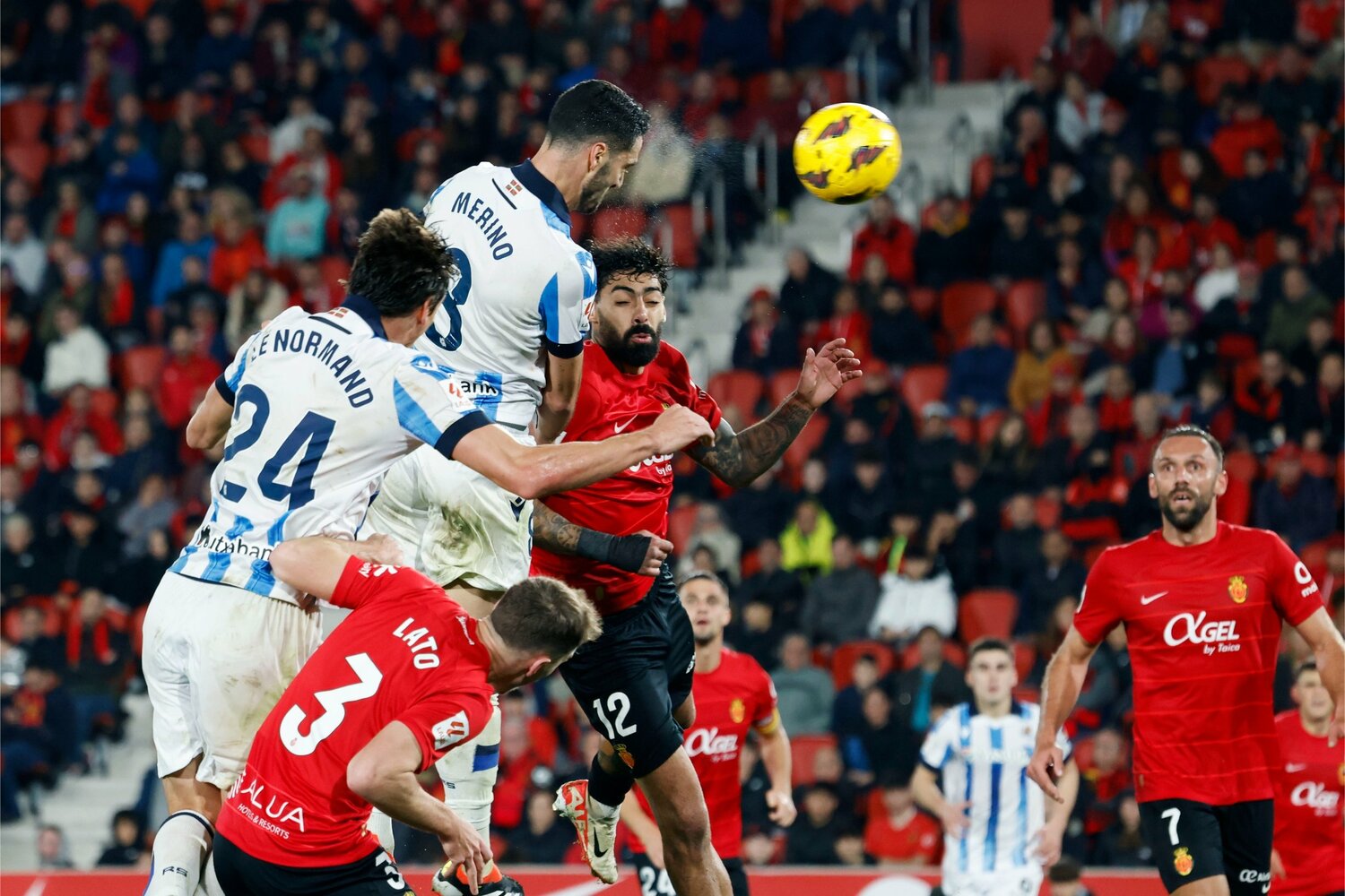 パチェコのピンポイントクロスに頭で合わせたメリノ。これが決勝点に