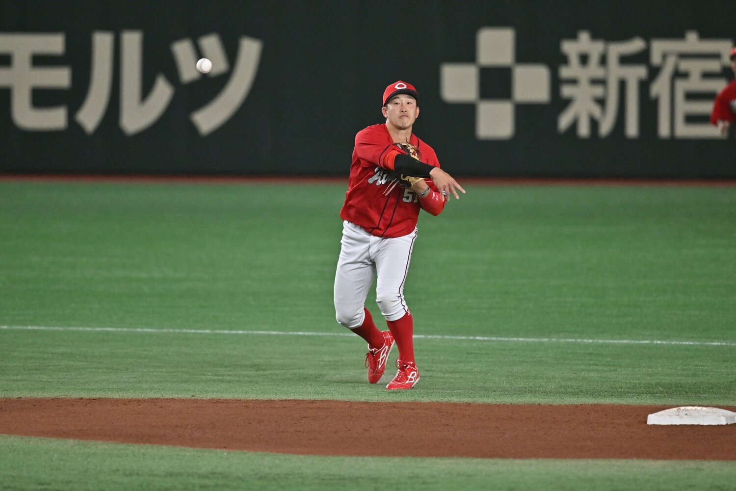 ショートのレギュラーに定着しつつあるカープ・小園海斗　©BUNGEISHUNJU