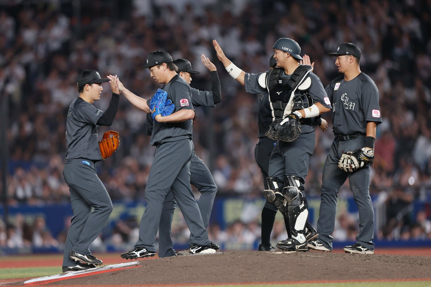 交流戦前のソフトバンク戦でも接戦をことごとく制して首位相手に3タテした　©JIJI PRESS