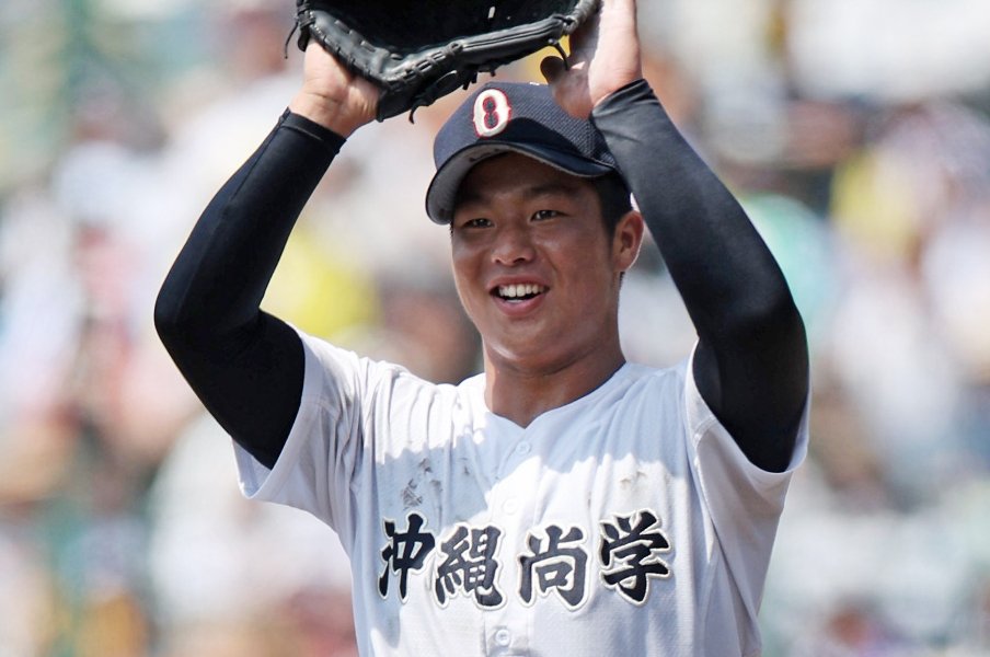 「キャッチャーが親指を骨折した」甲子園で31奪三振“沖縄尚学の怪物2年生”末吉良丞の中学時代「軟式球で145km…大阪桐蔭もスカウトに」恩師を直撃＜Number Web＞ photograph by JIJI PRESS