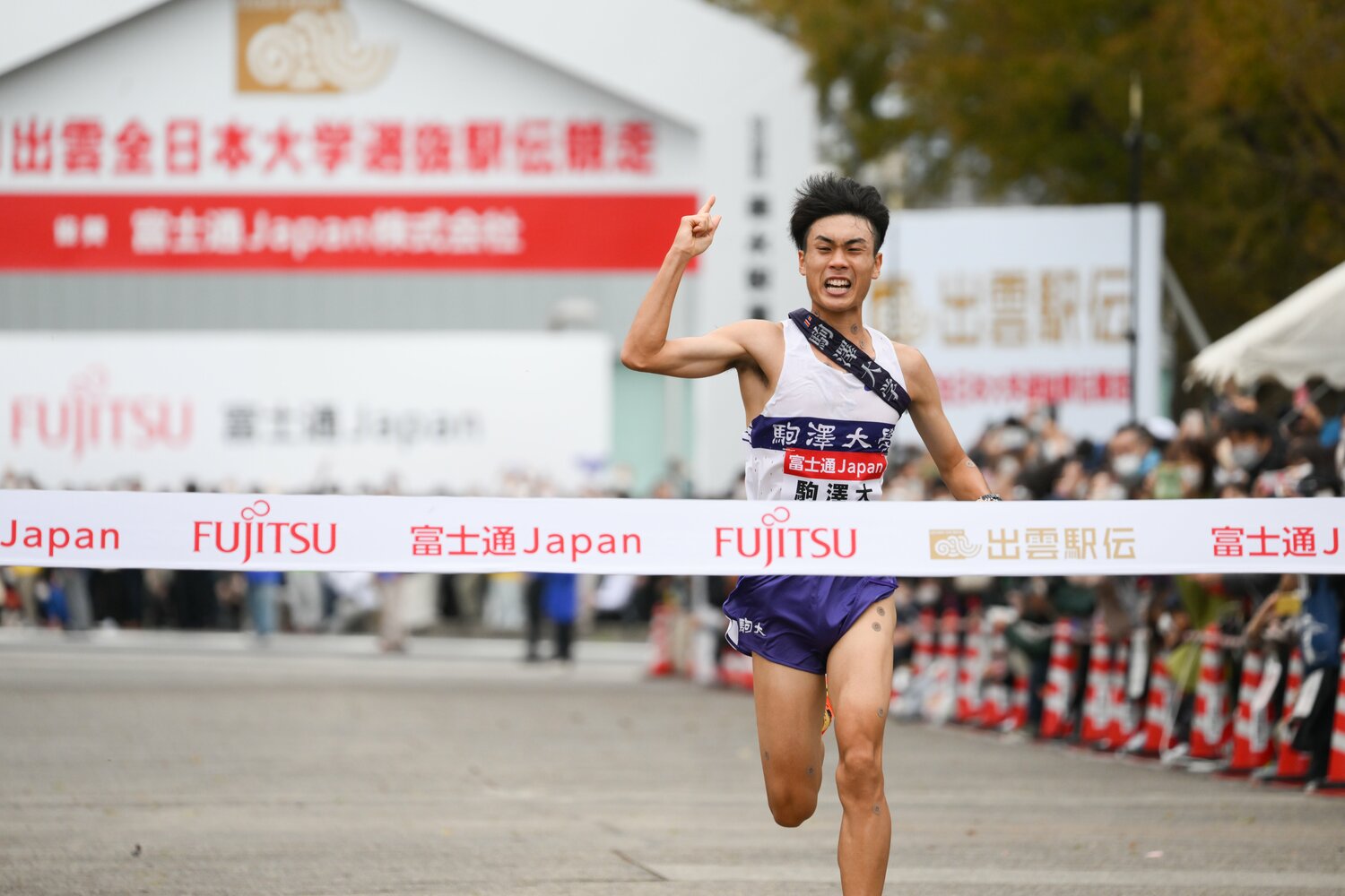出雲駅伝、9年ぶり4度目の優勝を果たした駒大。アンカーの鈴木芽吹（3年）　©Nanae Suzuki