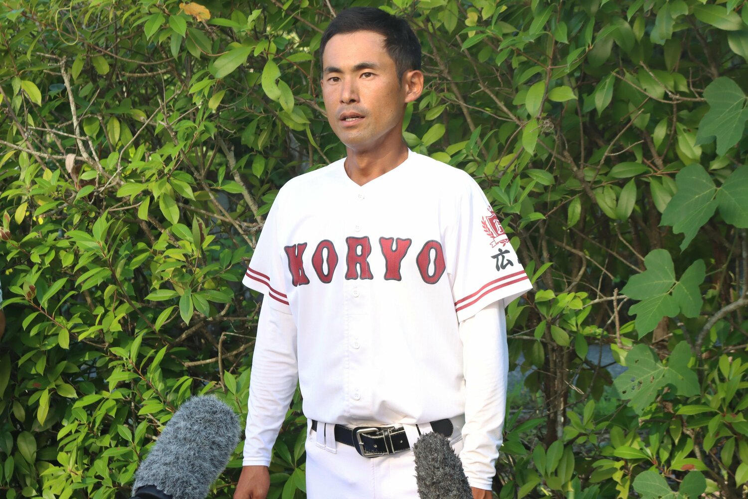広陵の松本健吾監督（34歳）。中井哲之前監督の後任として野球部を率いる　©JIJI PRESS
