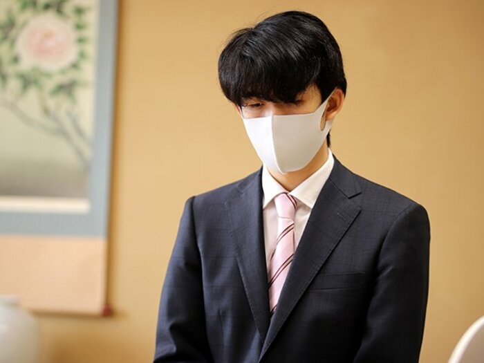 藤井聡太二冠“日付越え逆転勝利”で勝率.976 「アリ地獄」的な順位戦、谷川浩司九段が「イチローvs大谷」にたとえたワケ＜Number Web＞ photograph by Japan Shogi Association