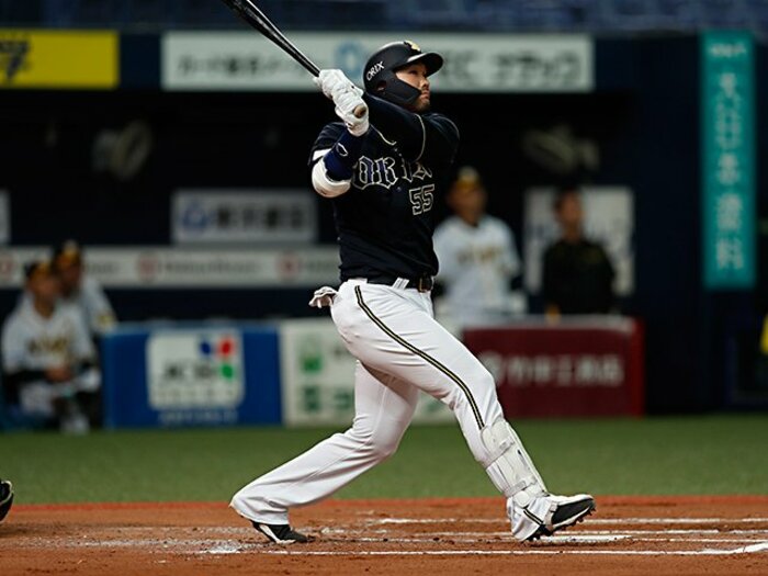 22歳でホームラン王から10年……。T-岡田が取り戻した“遊び心”。＜Number Web＞ photograph by Kyodo News