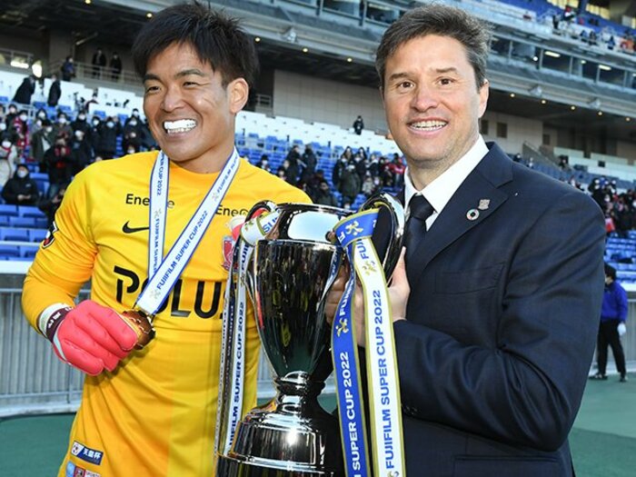 J開幕前の調整ではなく…浦和にとって「決勝」だったスーパー杯  “リカルド監督が暗示した2－0”とタイトル獲得への飢え＜Number Web＞ photograph by Kaz Photography/Getty Images