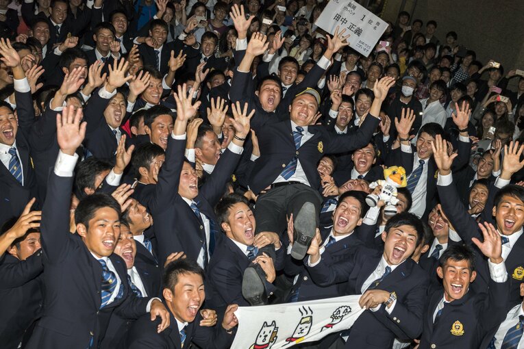 創価大・田中正義（現・日本ハム）には5球団が競合するなど、投手に人気が集中した2016年ドラフト　©︎BUNGEI SHUNJU