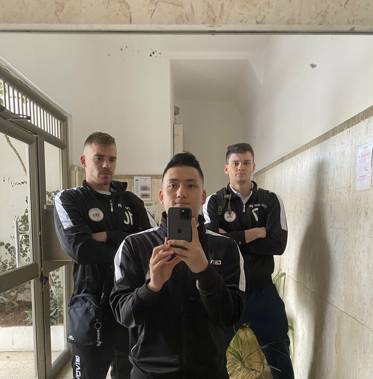 チームメイトと（本人提供）