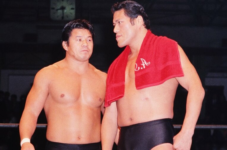 50年前の新日本プロレス設立当時の波乱万丈をアントニオ猪木（右）の付き人だった藤波が語った ／ photograph by AFLO