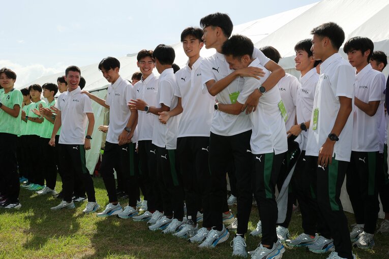昨年1秒差で涙をのんだ東農大は今年は6位通過。歓喜のガッツポーズの瞬間　©Shigeki Yamamoto