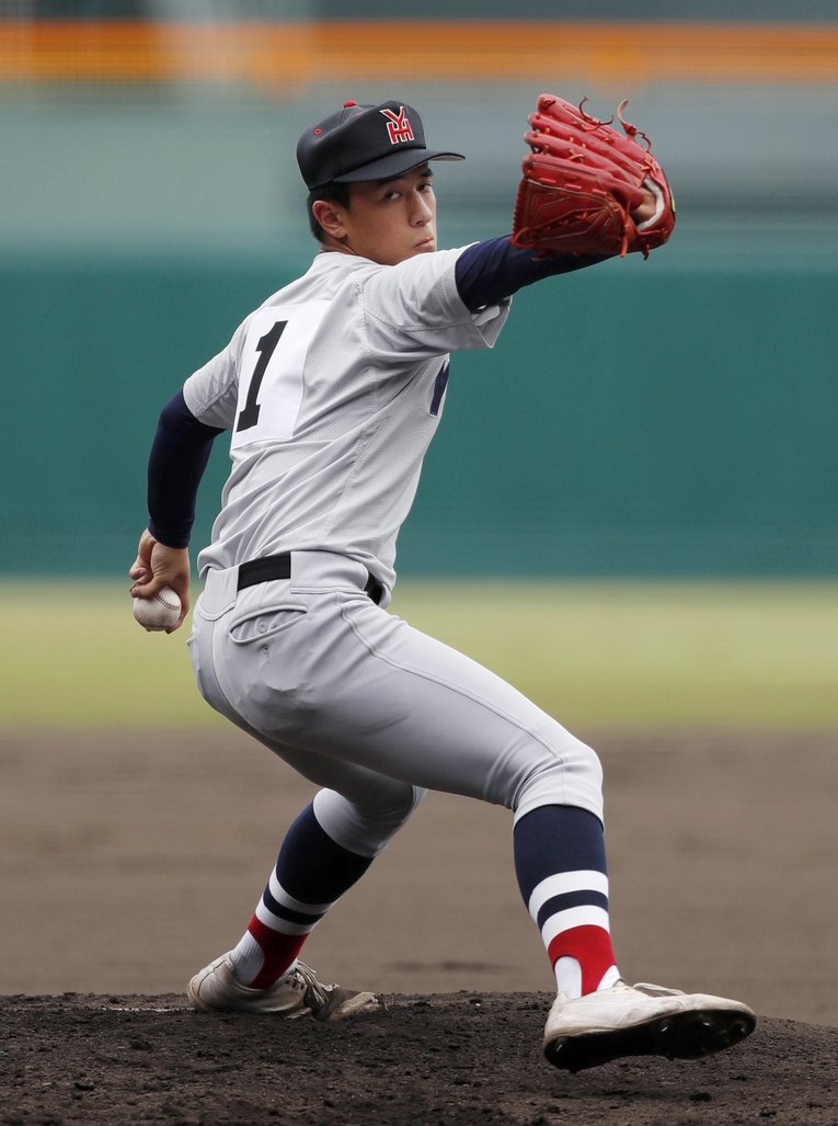 智弁学園戦に先発した横浜・杉山遥希。1年生でエース番号「1」をつける　©KYODO