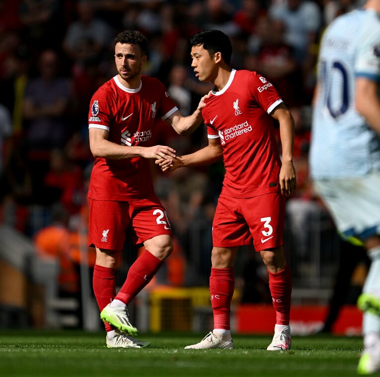 リバプールで共闘した遠藤航と（全6枚中の4枚目）　©Getty Images