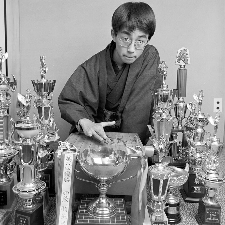 1986年の羽生善治（当時16歳。全3枚中の1枚）　©BUNGEISHUNJU