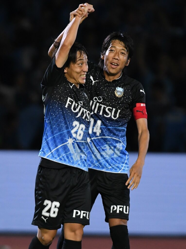 アカデミー史上最高傑作と言われた三好（左）も中村憲剛を尊敬の眼差しで見つめてきた　©︎Getty Images