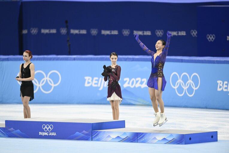 「泣いてる場合じゃない」新女王・坂本花織と中野コーチが守った“フィギュアの品格” 「20年前のスケート」発言のタラソワへ伝えたいこと(37)