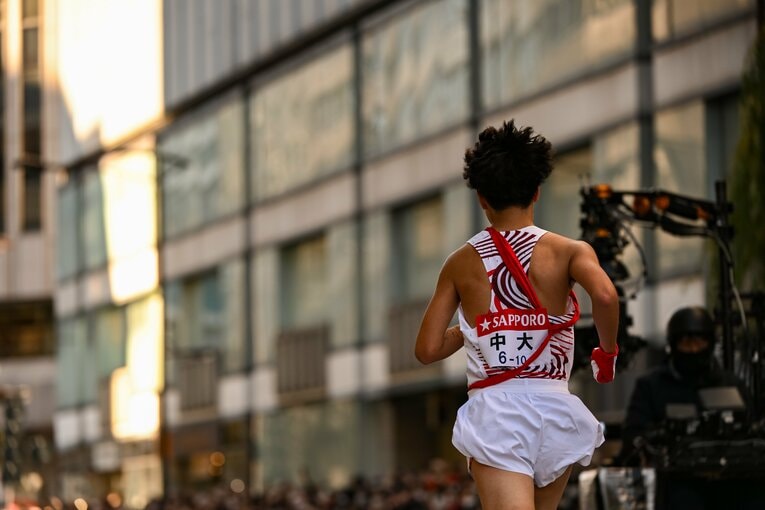 ゴールへと向かう助川　©Nanae Suzuki