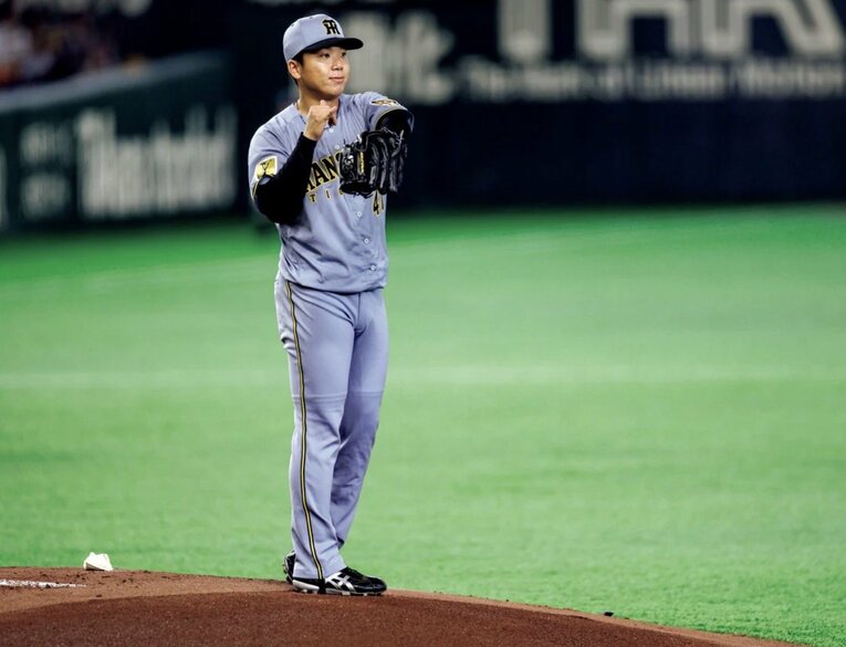 村上頌樹（むらかみ・しょうき）1988年6月25日生、兵庫県出身。智辯学園高から東洋大を経て、'21年にドラフト5位で阪神入団。'23年に10勝を挙げ、セ・リーグ史上初となる新人王＆MVPをW受賞し、最優秀防御率（1.75）も記録。'25年は14勝4敗で最多勝、奪三振王（144）にも輝いた。175cm、84kg　©Kiichi Matsumoto