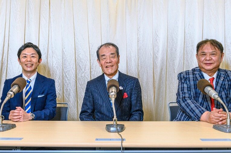 1997年関西テレビ入社の岡安譲（オルフェーヴル）、62年入社の杉本清（ミスターシービーなど）、74年入社の馬場鉄志（ディープインパクト）はそれぞれ3冠実況を担当（写真左から）。菊花賞を中継する関テレのアナウンサー職は競馬実況を志す者にとって憧れのポジションとなっている　©Takuya Sugiyama