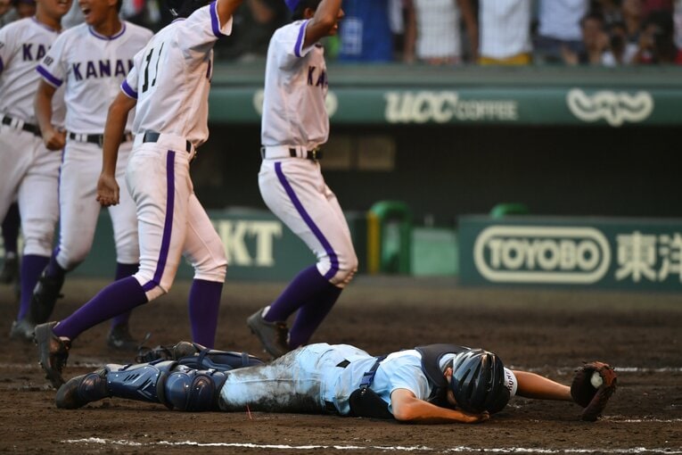 【コマ送りで見る】第100回大会、語り継がれる甲子園の名場面「９回無死満塁から２ランスクイズの決定的瞬間を振り返る　©Hideki Sugiyama