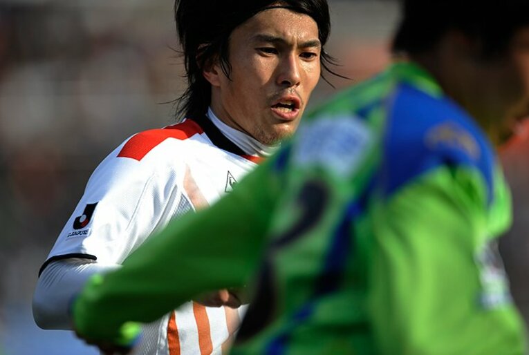 小川佳純が盟友・巻佑樹GMからの監督オファーに即答した理由。「ピクシーもそうでした」(6) ／ photograph by Takuya Sugiyama