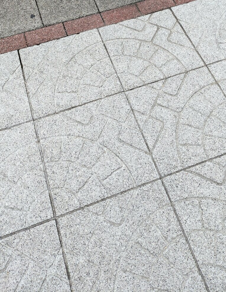 野球場のダイヤモンドが描かれたタイル　©Masanori Kise