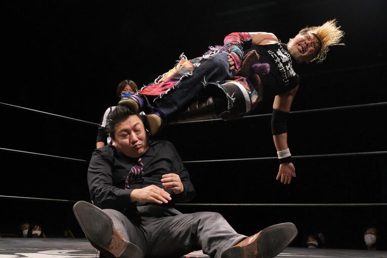 「凶器は模範六法」「伊製高級スーツでリングイン」異色の“東大卒”弁護士・川邉賢一郎がプロレスラーになるまで(16)