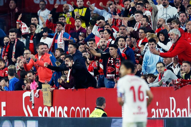 久保建英「脱臼ケガ明け緊急出場」を撮った…W杯へ頼もしい攻撃力と“激論”、気になるのは“ほぼ90分プレー時の疲労感”(37)