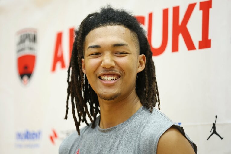 日本代表合宿の囲み会見で笑顔を見せるジェイコブス晶（2024年5月）　©︎YUTAKA/AFLO SPORT