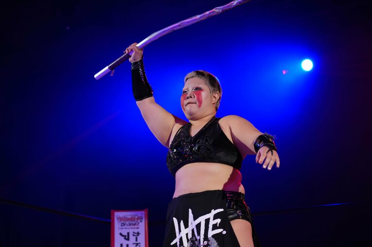 悪の軍団H.A.T.E.を率いる刀羅ナツコ　©Essei Hara