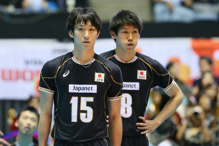 日本代表で長く共に戦ってきた柳田将洋と石川祐希（2015年）　©︎YUTAKA/AFLO SPORT