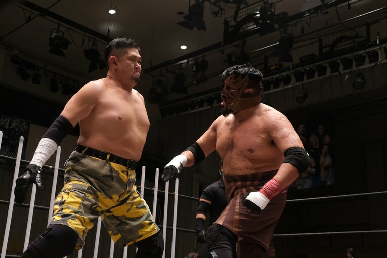 蛍光灯で殴り合い、大流血して…メキシコ人デスマッチファイター「もっと日本にいたい」ビオレント・ジャックの切実な思い「外国人がって…でも、ここがオレの家」(76)