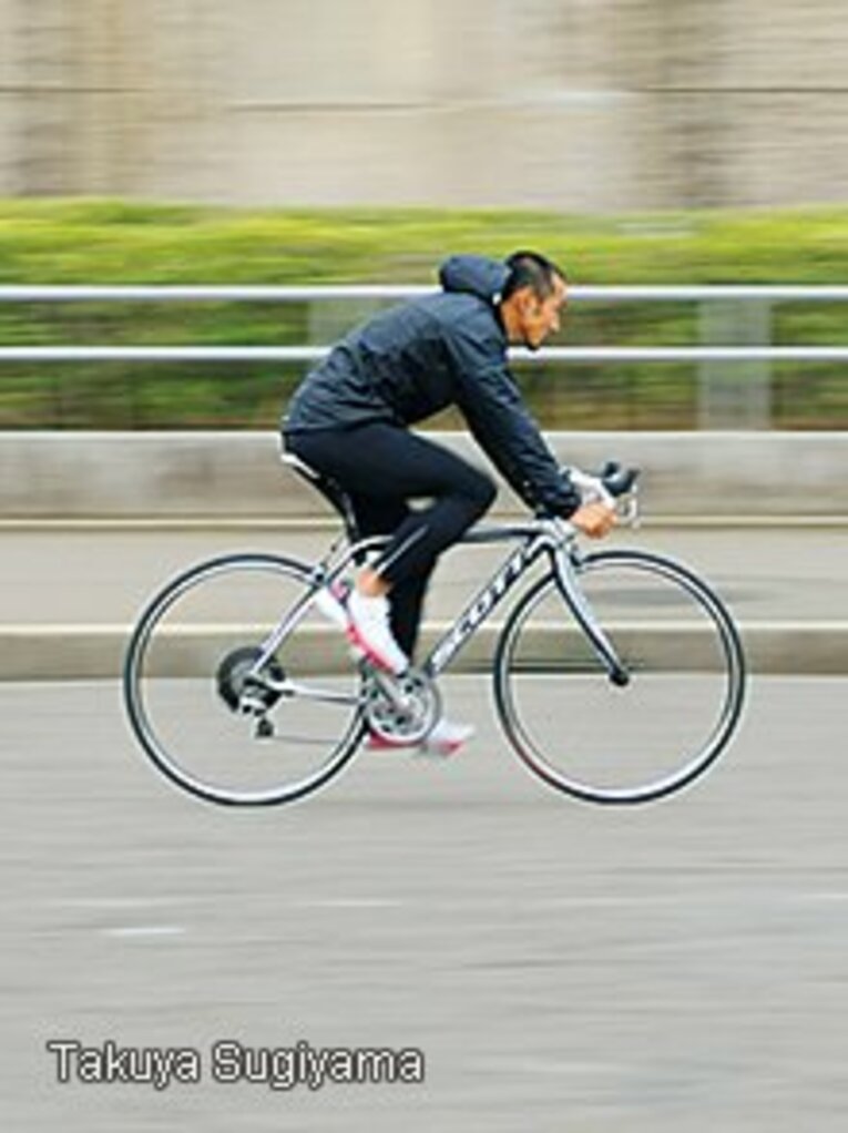 ペダリングへのこだわり。
足首の角度を固定して引き足を使いながらペダルを回す感覚はランニングに近い部分もあるので、比較的すぐに習得できたと思います。