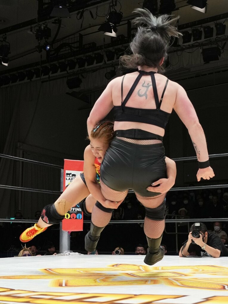 タンクにスピアタックルを見舞う山岡聖怜　©Essei Hara