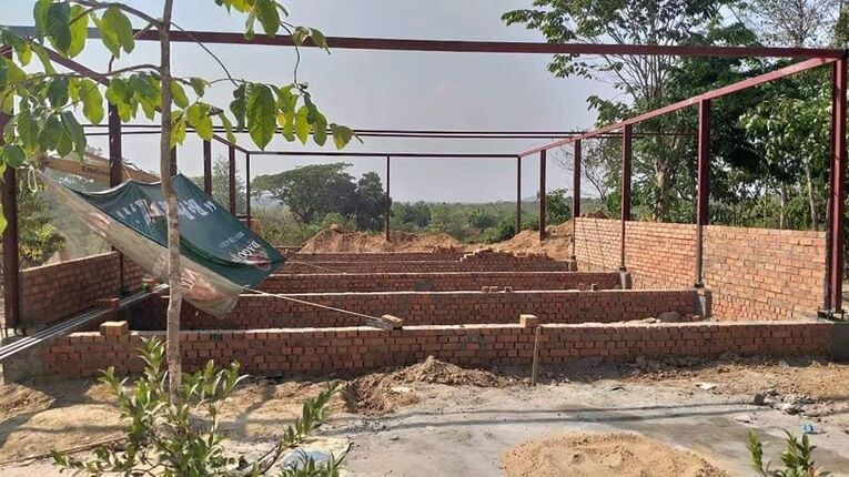 建設中の学校の様子（本人提供）