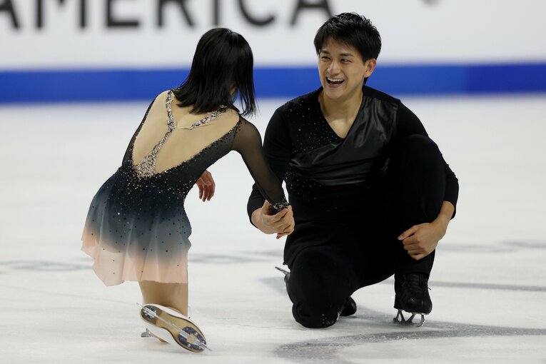 フリーの演技を終え、笑顔を見せた2人