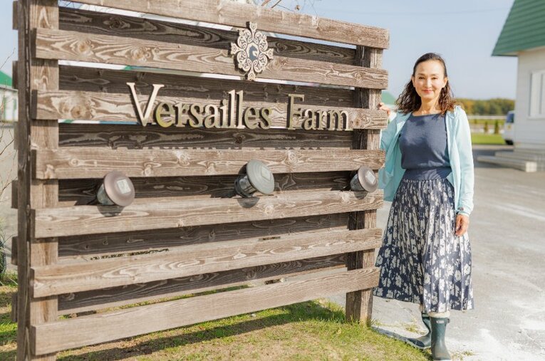 YogiboとアドマイヤジャパンのCM動画で話題になったヴェルサイユリゾートファーム。息子と一緒に引退馬牧場を立ち上げた岩崎美由紀さんにその経緯を聞くと… ／ photograph by Kiichi Matsumoto