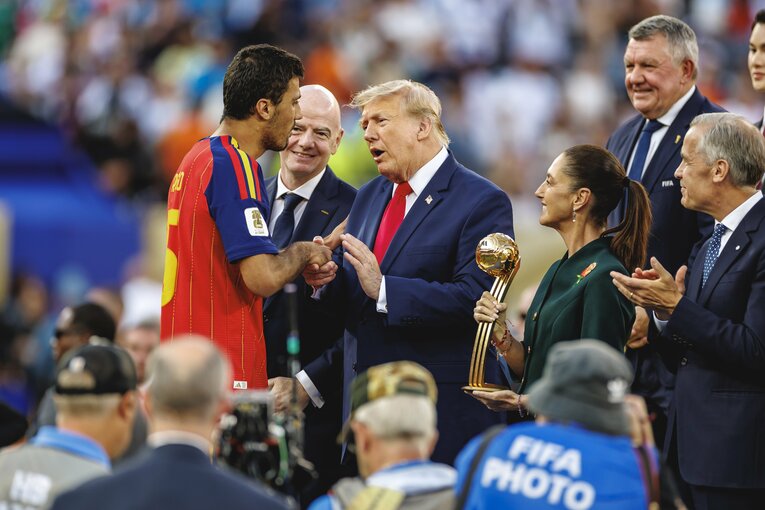 テレビに映らなかったW杯決勝撮影写真…トランプ大統領がロドリに（右に続きます）　©Kiichi Matsumoto/JMPA