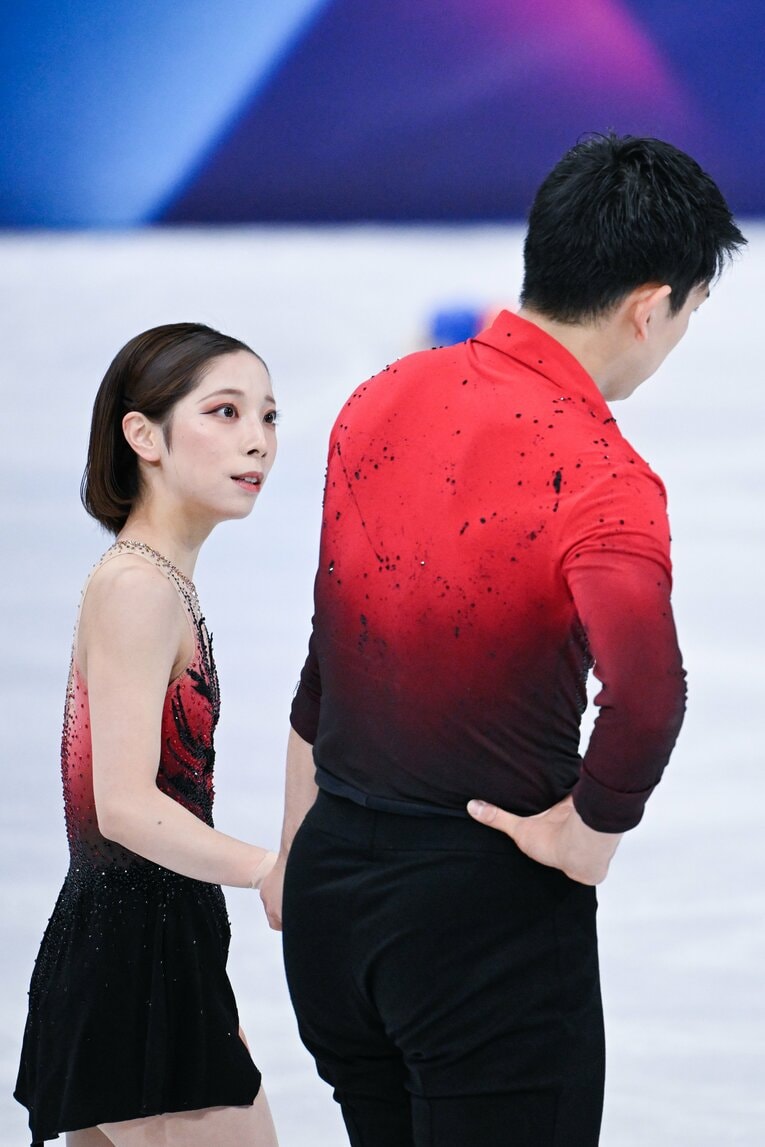 【個人戦ペアのショート】うなだれる木原龍一に三浦璃来が…　©Asami Enomoto／JMPA