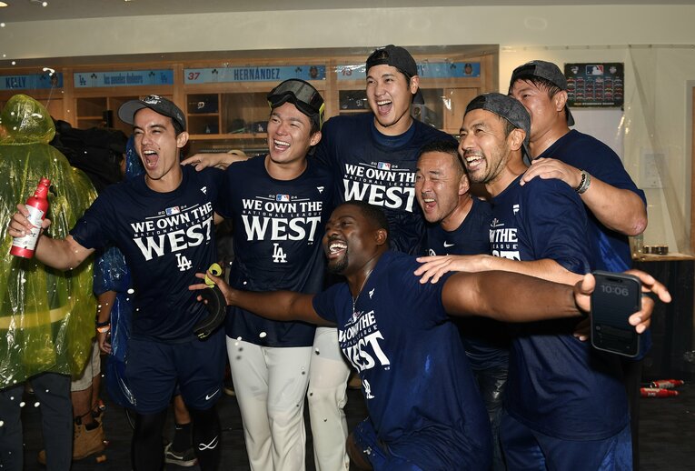 地区優勝後…喜ぶ大谷、山本由伸ら　©Getty Images