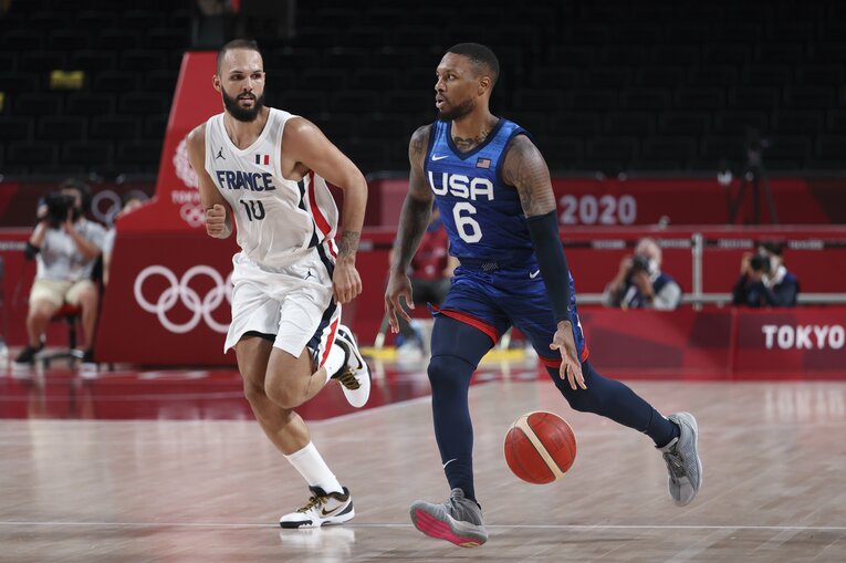 エバン・フォーニエ（左／ボストン・セルティックス）とデイミアン・リラード（ポートランド・トレイルブレイザーズ）のマッチアップ　©︎Getty Images