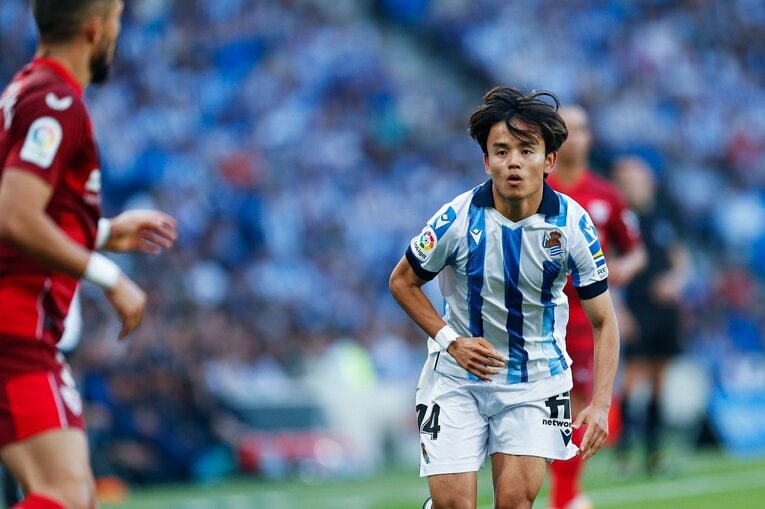 久保建英22歳誕生日に「タケはアイドル」日本語ボードの子供、メッシっぽい新ユニ姿やソシエダ主将との別れ…カメラマンが見た“幸せな最終節”(31)